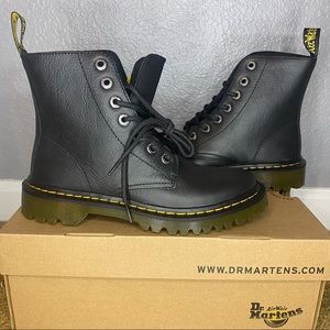 New never been worn black leather Dr. Martens , size 6 in style Luana mid top